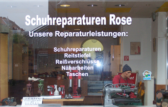 Das Schaufenster des Schuhmacher Kurt Rose in Wesel